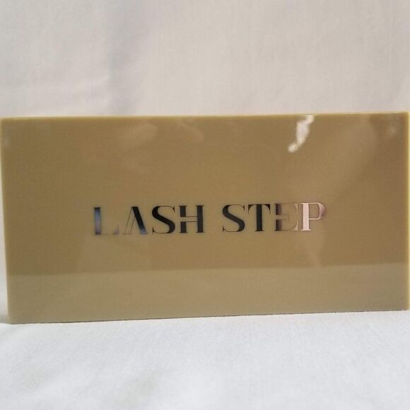 Lash Step - Shimmer About You Eyeshadow Palette - Picture 4 of 8